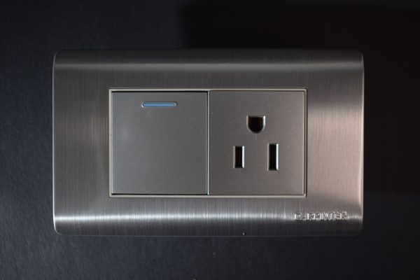 toma + interruptor carpinter q3 plateado