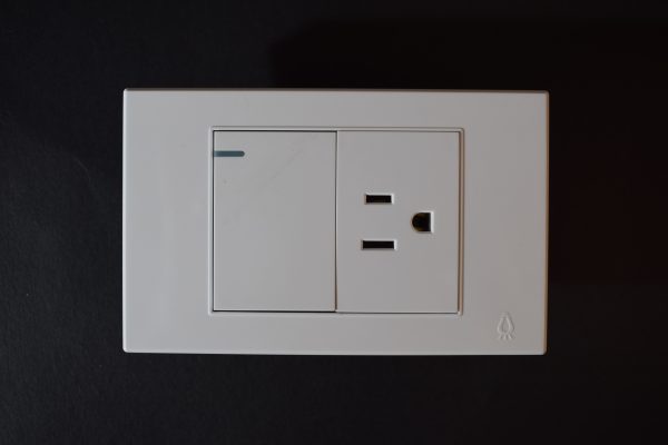 toma + interruptor mercury premium white