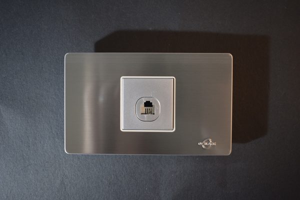 toma telefono osblack plateado