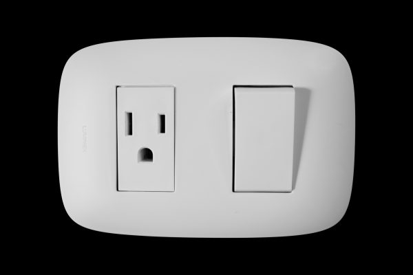 interruptor + toma legrand galica