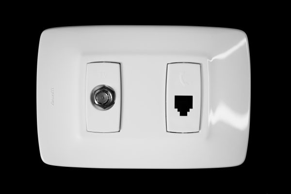 toma coaxial + telefono arquea legrand
